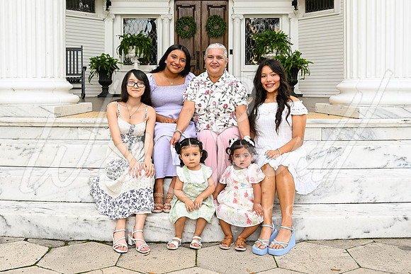 Maria - Family 5-28-26 -1043