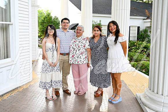 Maria - Family 5-28-26 -1054