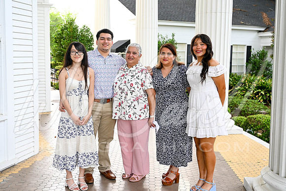 Maria - Family 5-28-26 -1056