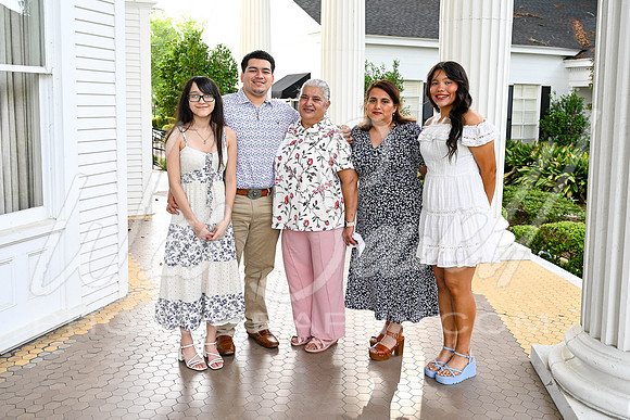 Maria - Family 5-28-26 -1055