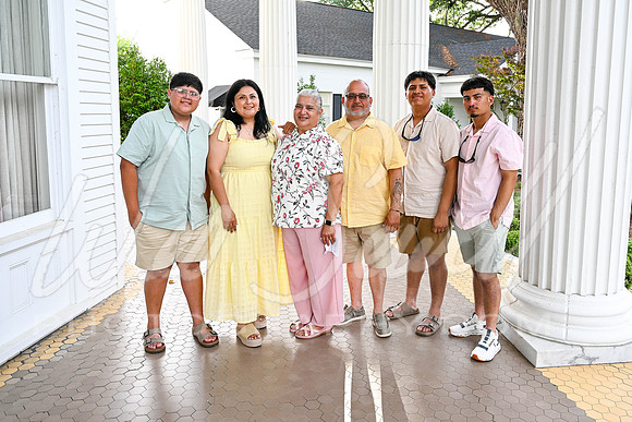 Maria - Family 5-28-26 -1063