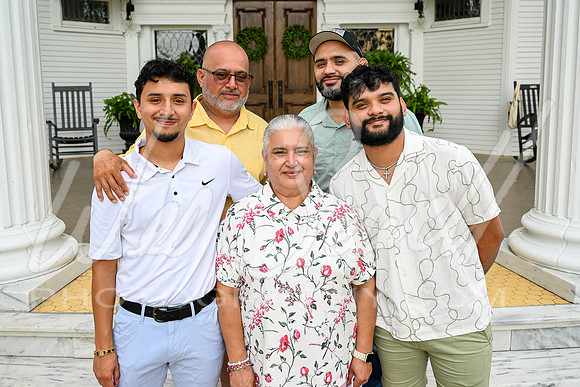 Maria - Family 5-28-26 -1071