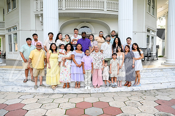 Maria - Family 5-28-26 -1070