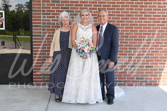 Tess and Kyle 8-8-20-105